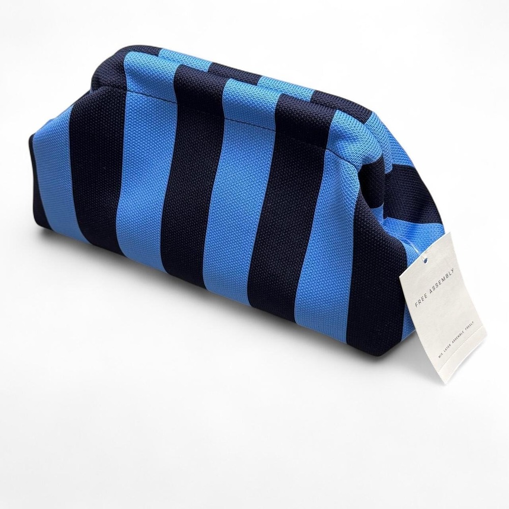 VIRAL Free Assembly Womens Knit Clutch Handbag - Navy/Blue
